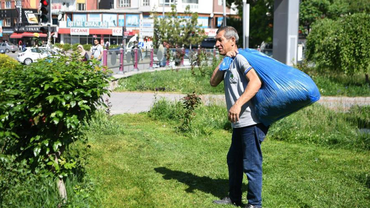 Mamak yaza merhaba demek için kolları savdı