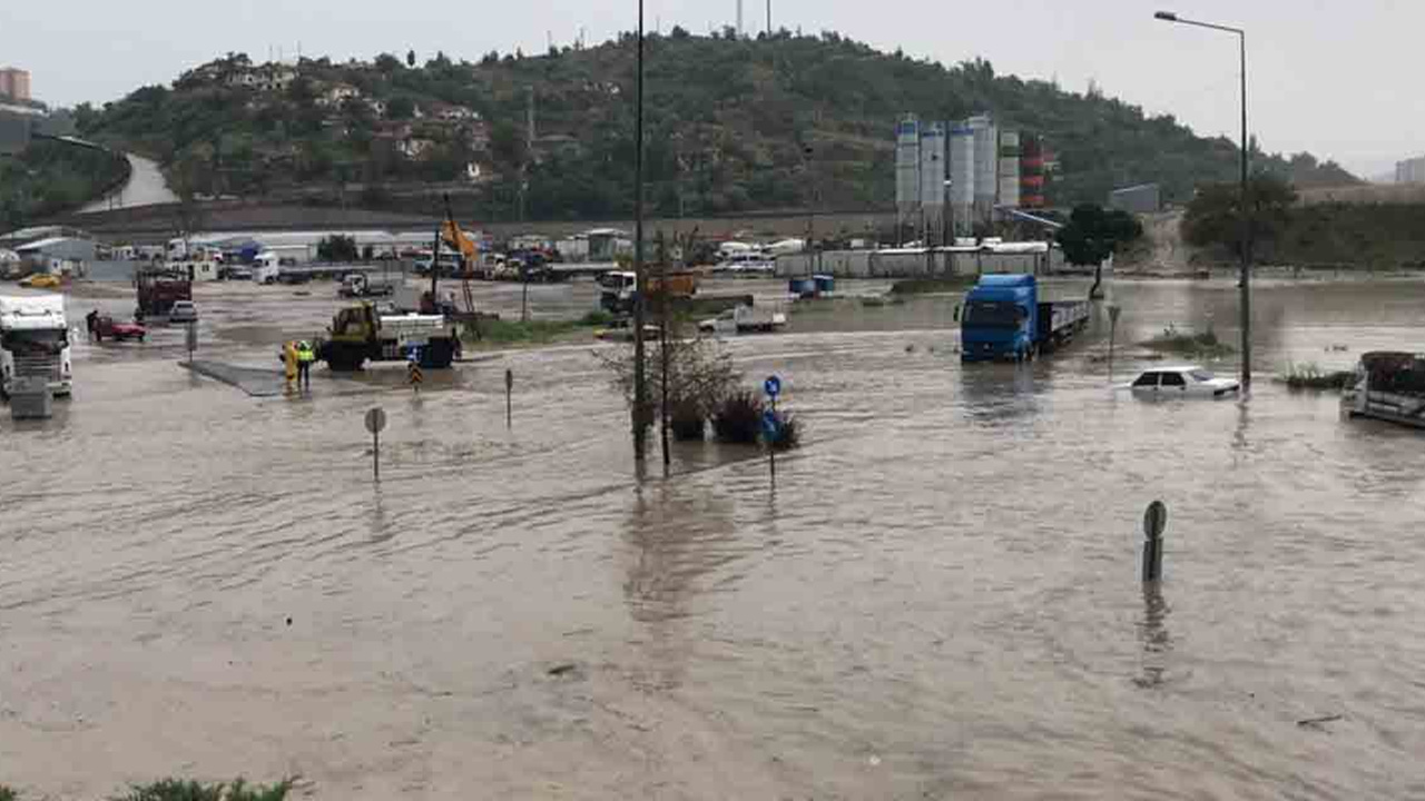 Ankara'da sağanak yağış etkili oluyor