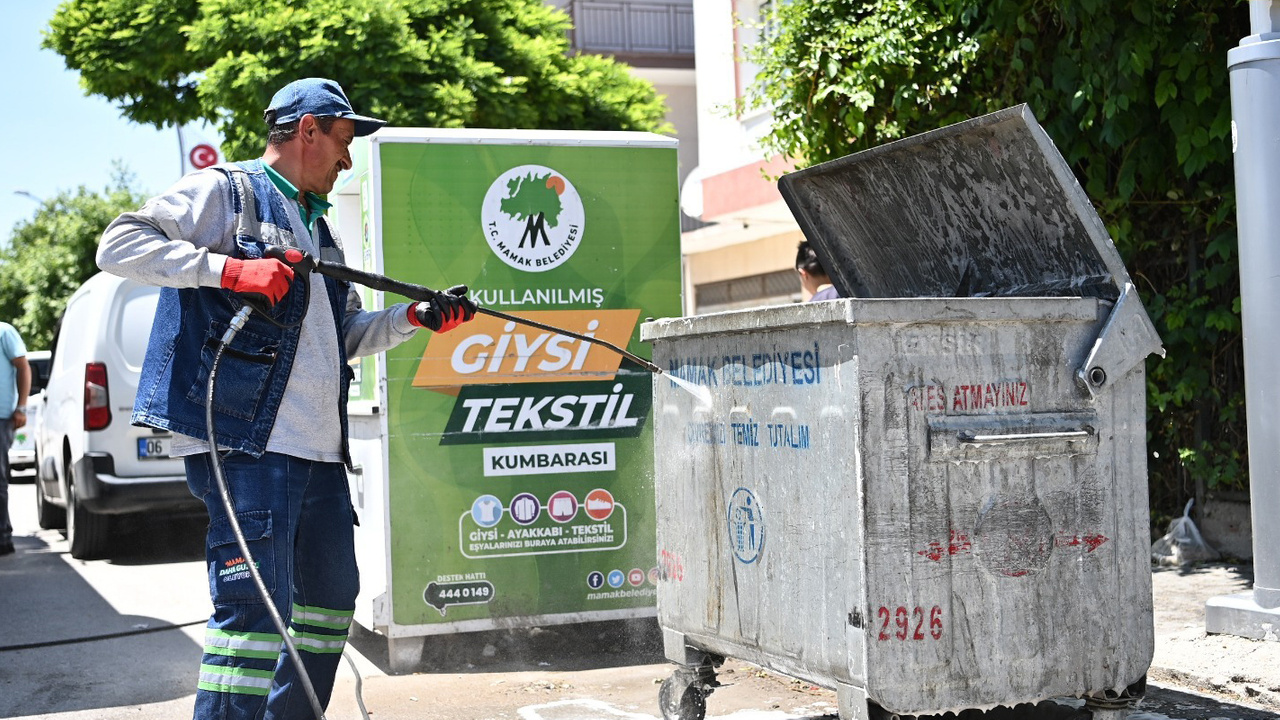 Mamak’ta çöp konteynerleri temizleniyor