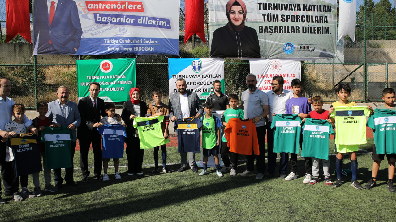 Akyurt Belediyesi'nin düzenlendiği "Camiden Sahaya" futbol turnuvası 10 yaşında