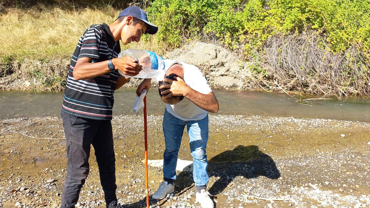 Yozgat'ta çobanlar hayvanlarını sıcaktan korumak için farklı yöntemler deniyor