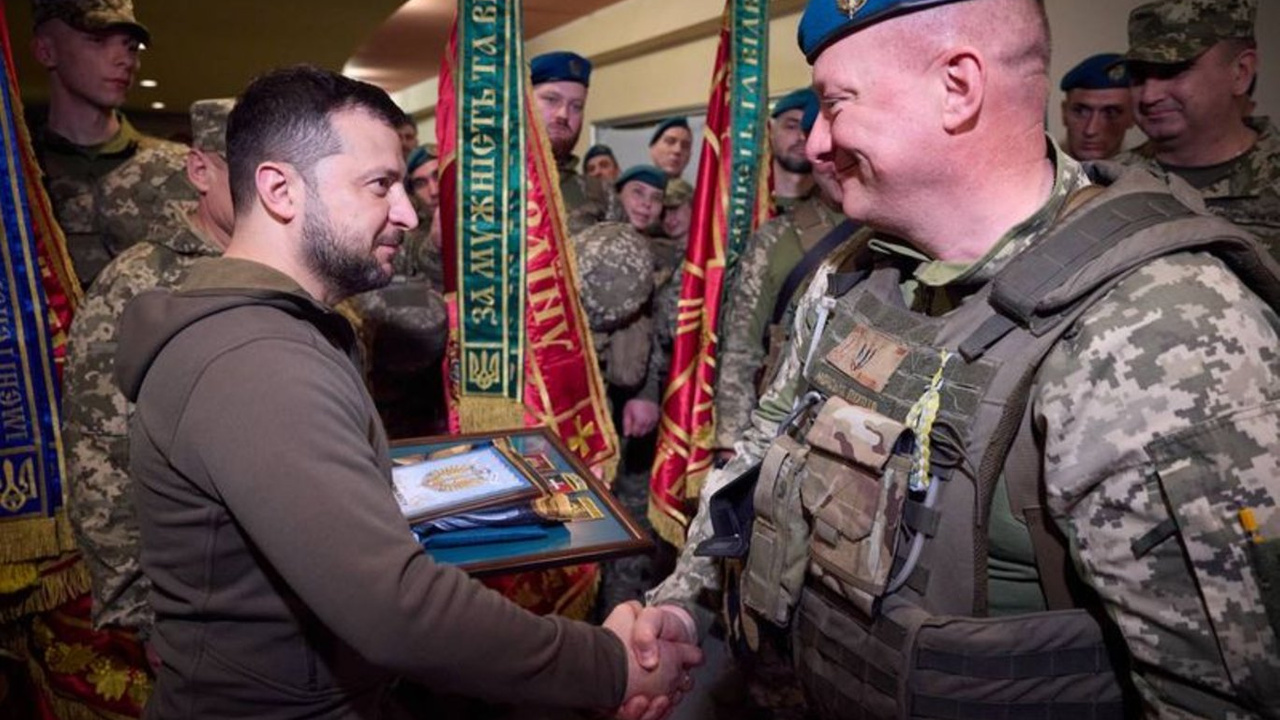 Ukrayna Devlet Başkanı Zelenskiy, Donetsk bölgesindeki askerleri ziyaret etti