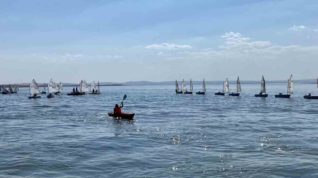 Kırşehir Hirfanlı Baraj Gölü Optimist Yelken Yarışları'na ev sahipliği yaptı