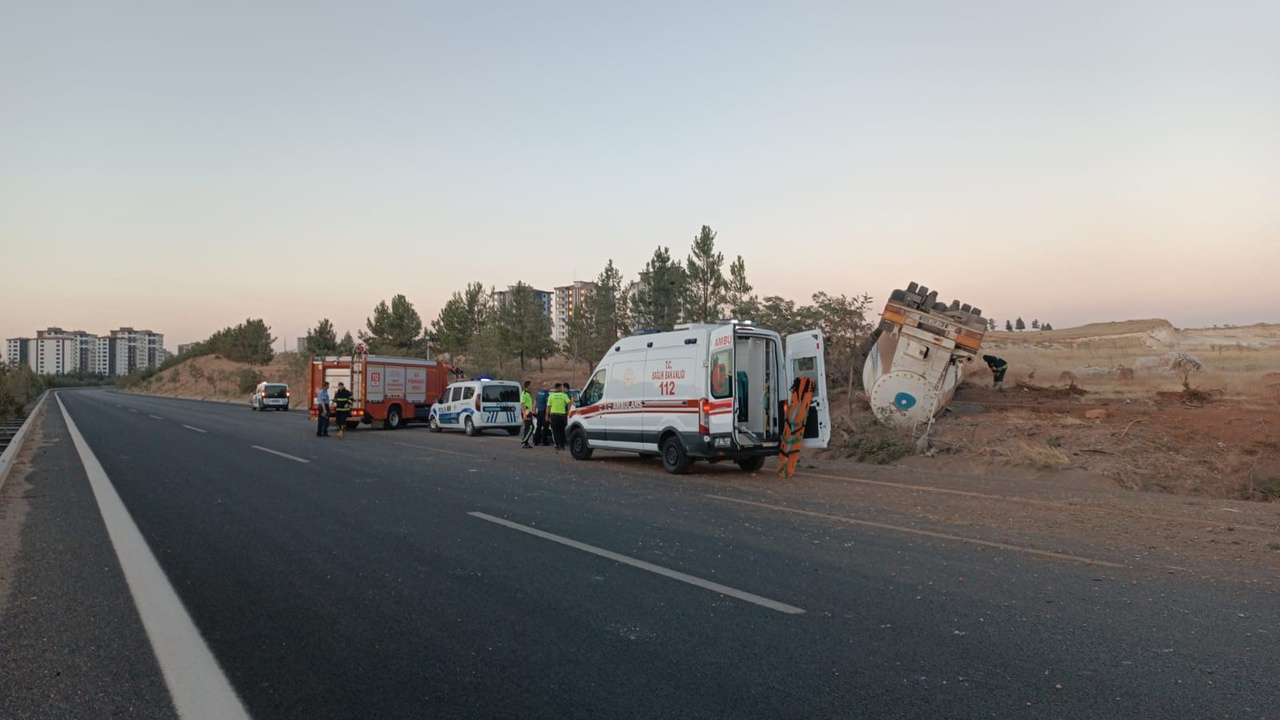 Gaziantep'te kontrolden çıkan hafriyat kamyonu aracı biçti: 1 ölü, 3 yaralı