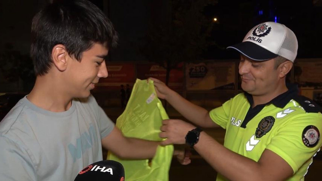 Kırıkkale polisi bisiklet ve motosiklet sürücülerine reflektif yelek dağıttı