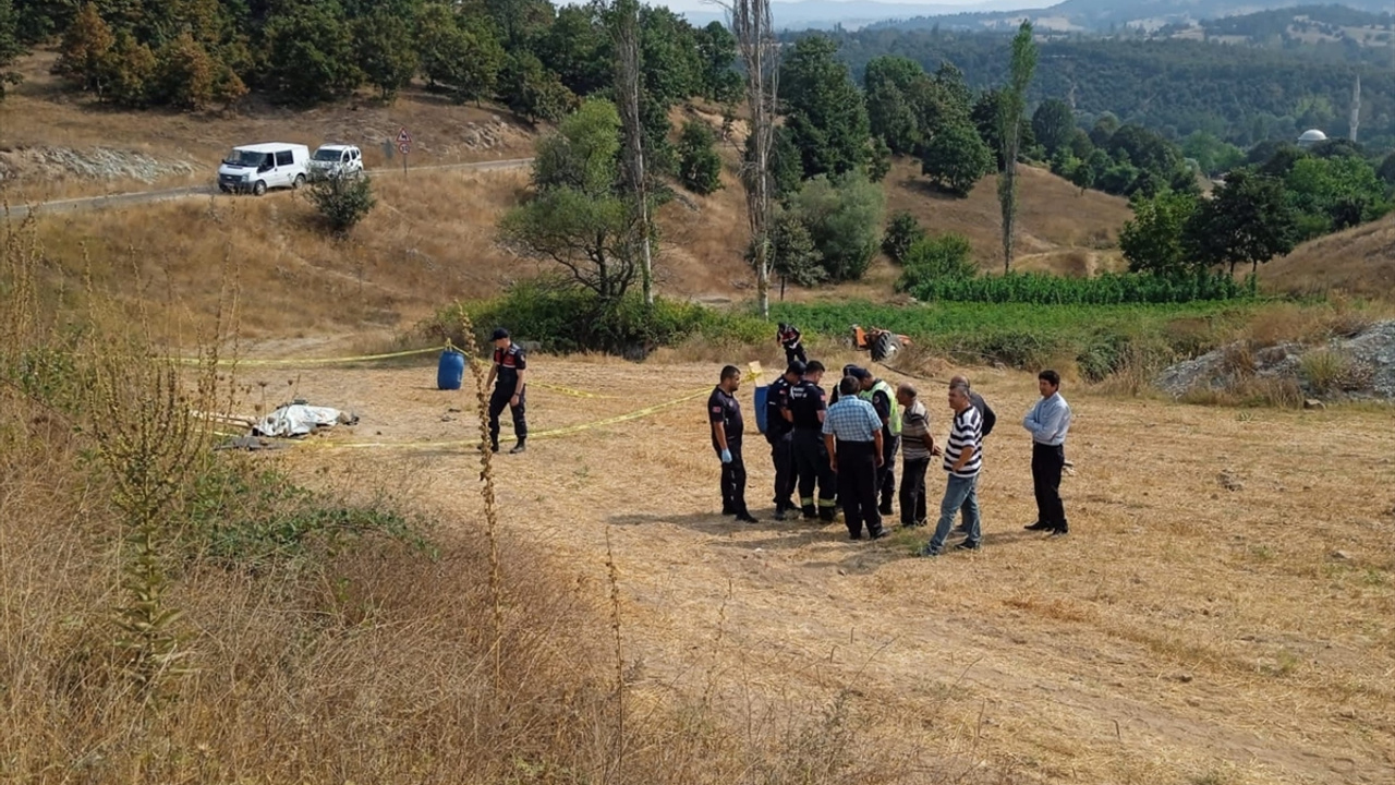 Bursa'da tarlaya giderken traktörle kaza yapan sürücü öldü, eşi yaralandı