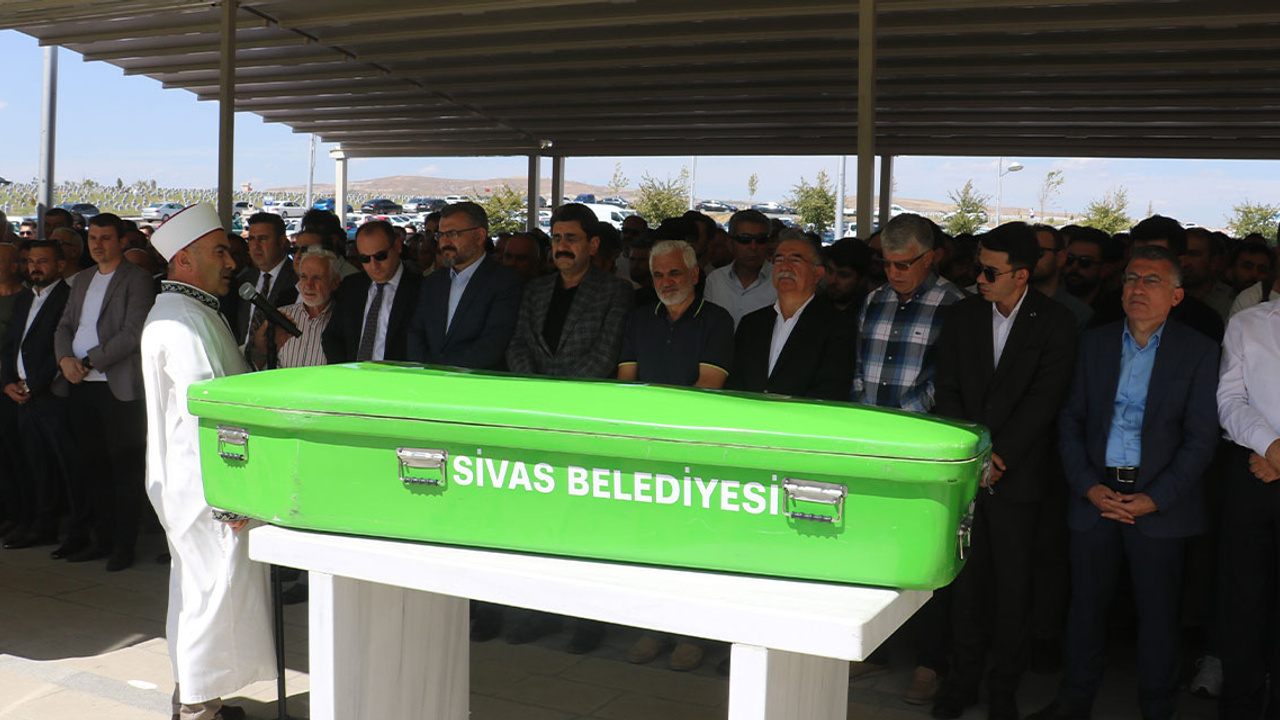 Kırıkkale'de belediye meclis üyesi trafik kazası geçirmişti, defnedildi