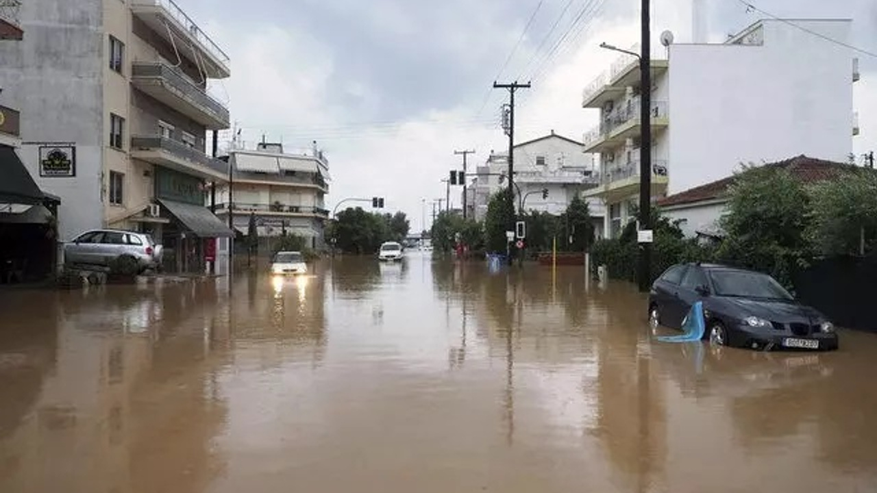 Yunanistan'da meydana gelen sel can almaya devam ediyor!