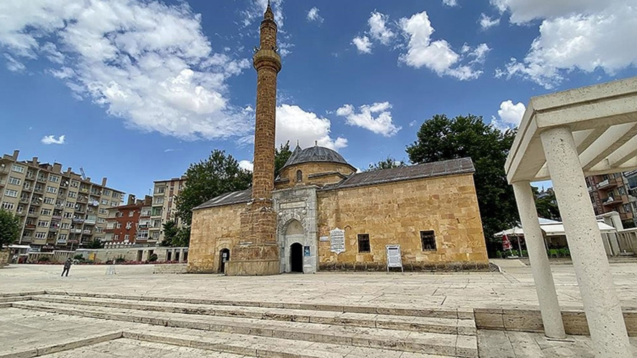 Esnafa asırlardır yol gösteren teşkilat olan Ahilik ve Kırşehir