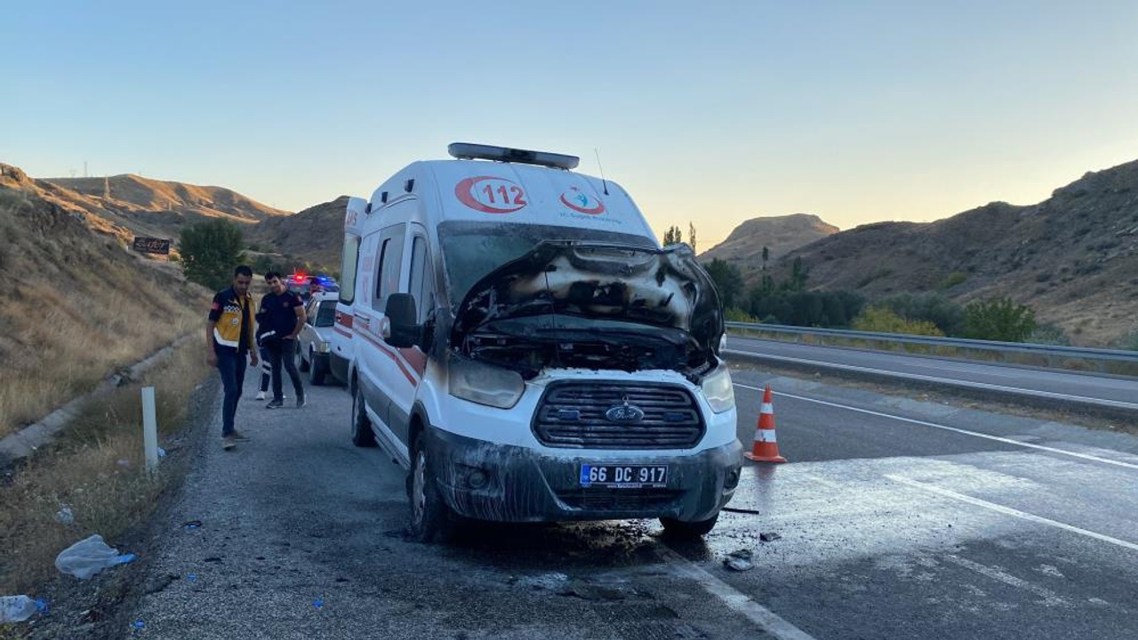 Yozgat'ta seyir halindeki ambulans cayır cayır yandı!