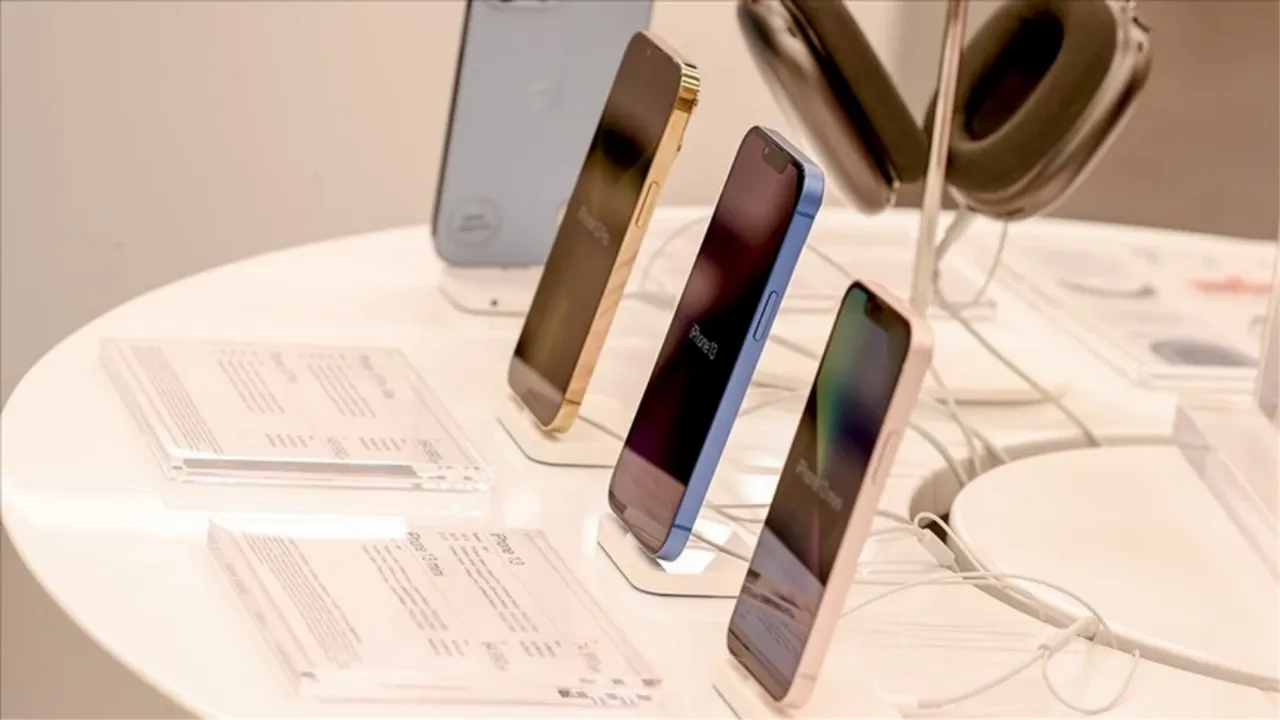 Iphone çılgınlığı Ankara'da kuyruk oluşturdu
