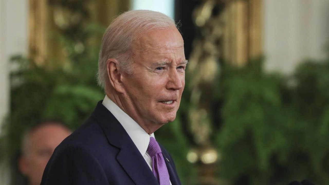 Biden, hükümetin kapanmasını önleyecek geçici bütçe tasarısını imzaladı