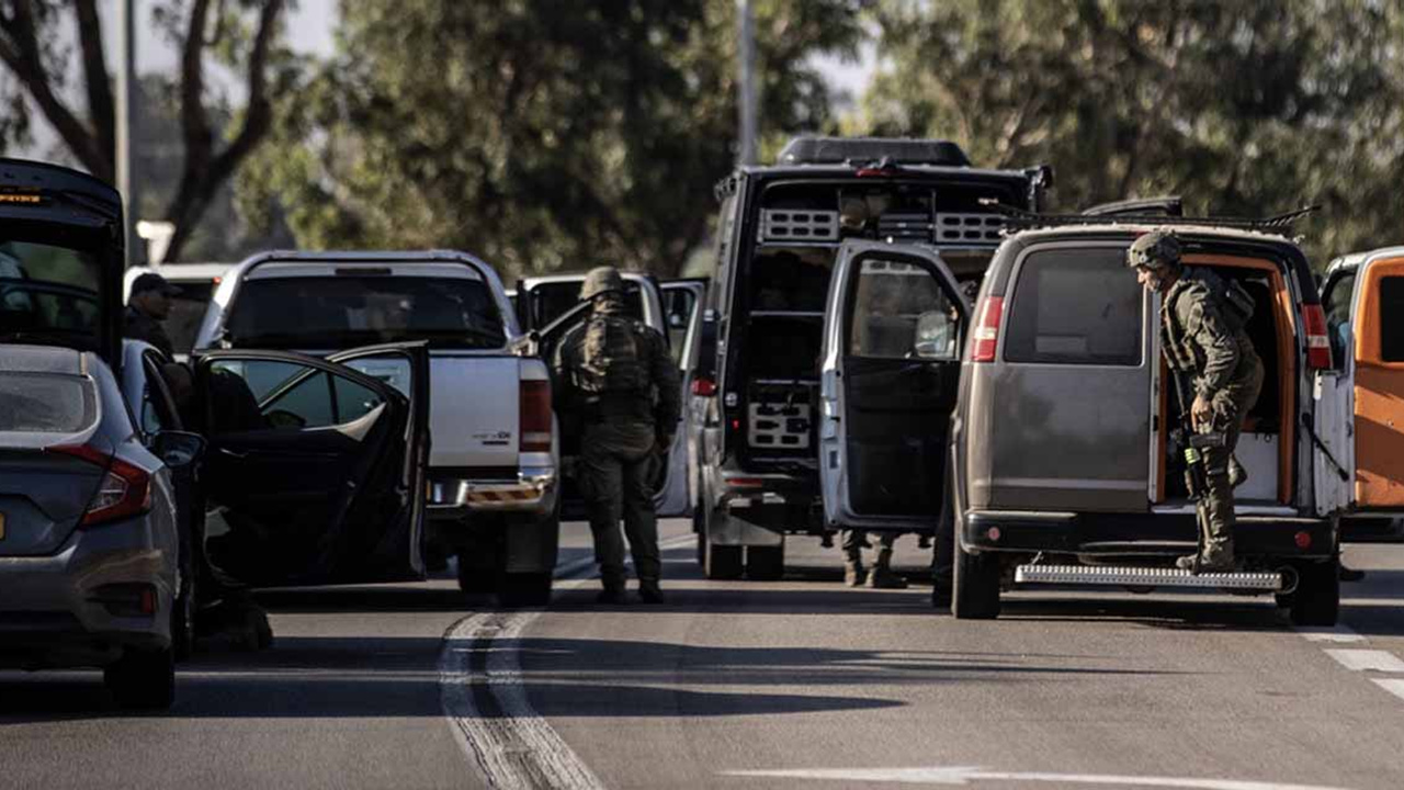 İsrail, Gazze'ye saldırdı, savaş durumu alarmı verildi