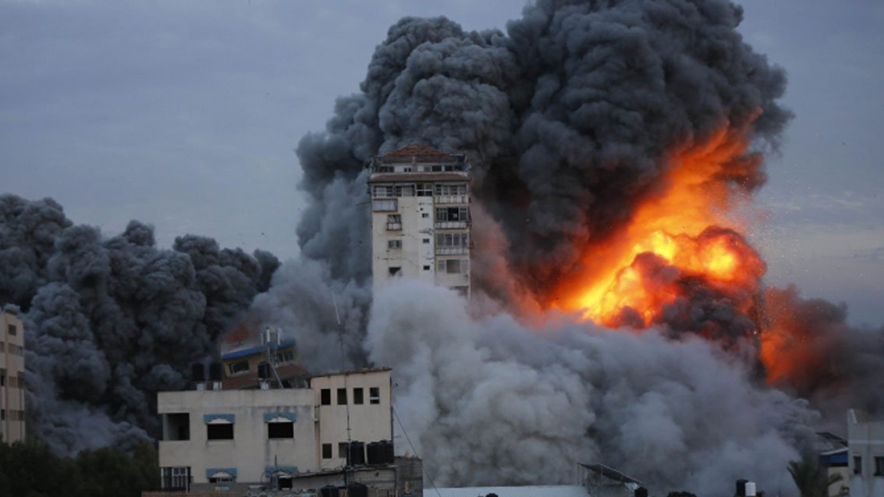 İsrail savaş uçaklarından Gazze Şeridi'ne bombalı saldırı: En az 300 israilli öldü, 1590 yaralı var