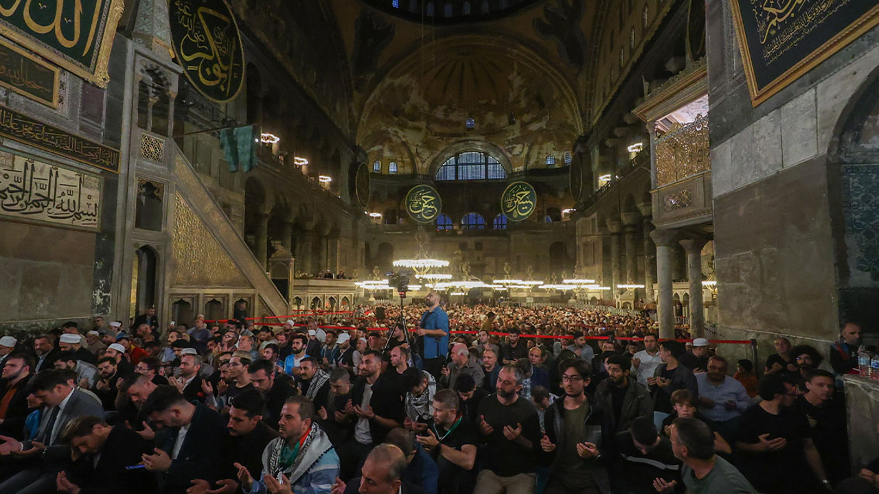 Diyanet İşleri Başkanı Erbaş, Ayasofya Camii’nde Filistinliler için dua etti