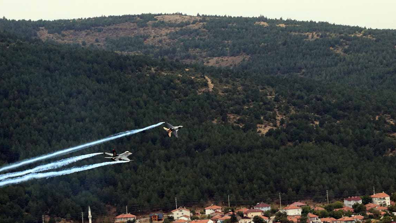 Yozgat semalarında Ata'ya saygı uçuşu nefes kesti