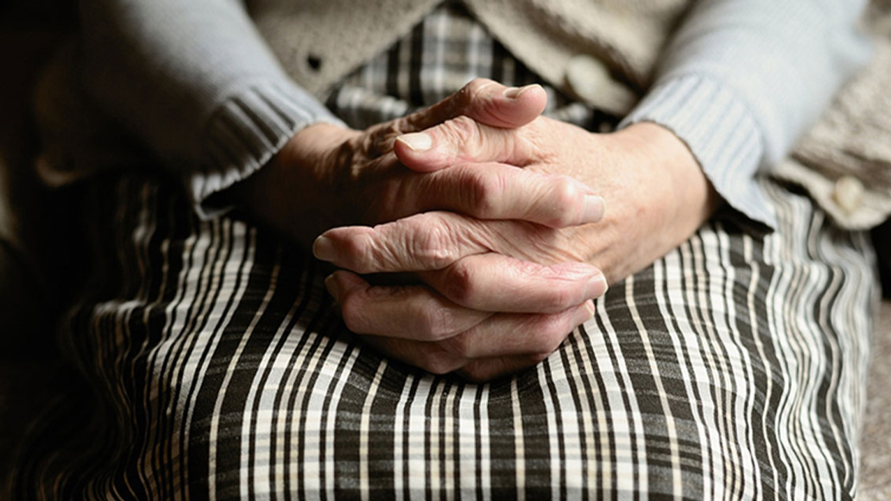 Alzheimer belirtileri nedir? Alzheimer tedavisi var mı?