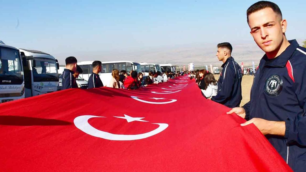 Kırıkkale'de 100. Yıl yürüyüşü göz doldurdu