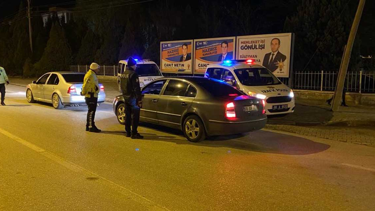 Yozgat'ta gerçekleştirilen "Şok Asayiş Uygulaması-25" operasyonunda aranması bulunan iki şahıs yakalandı