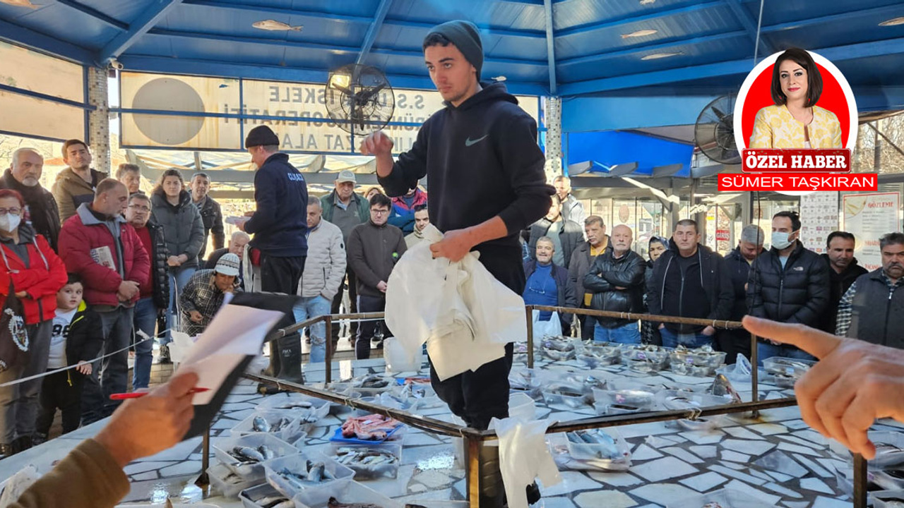 İzmir’de her gün açık olan balık mezatına yoğun ilgi