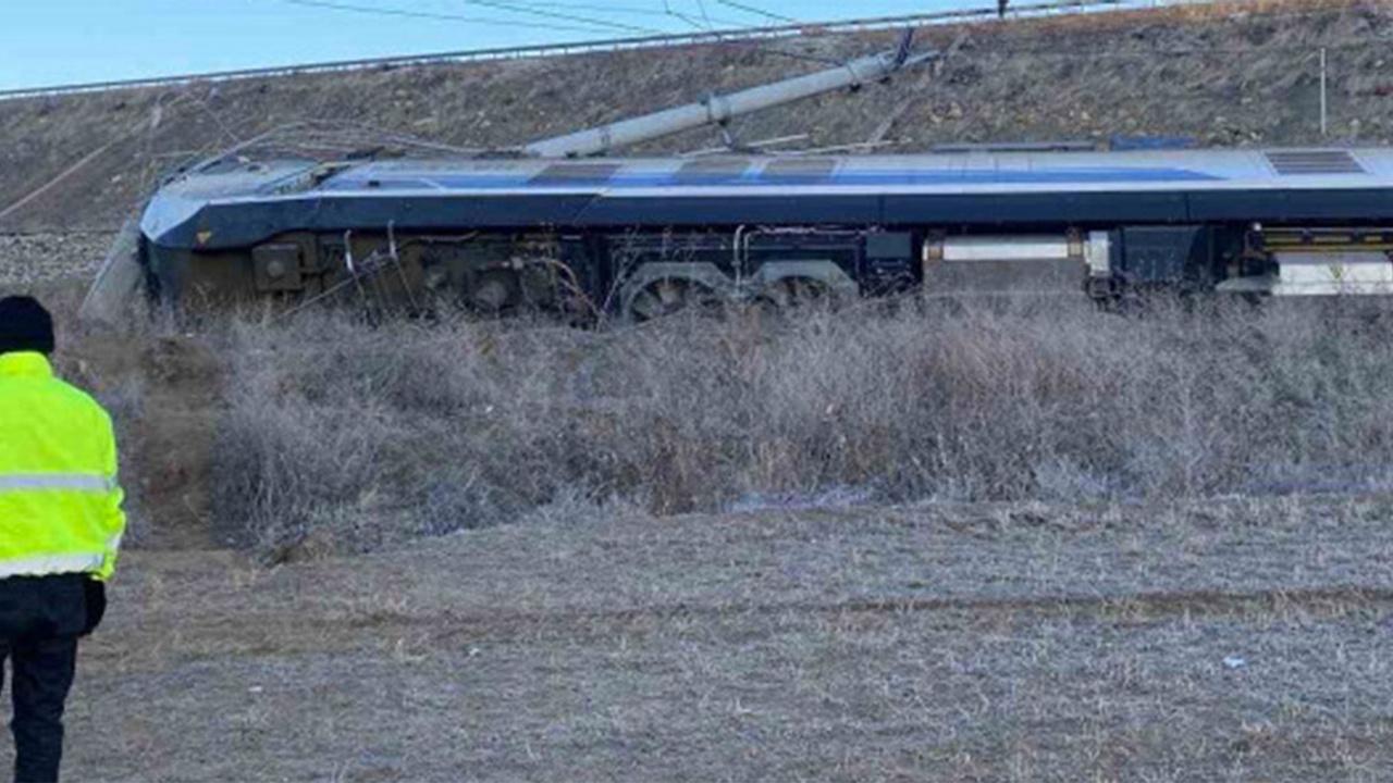 Kırıkkale'de yük treni raydan çıktı!