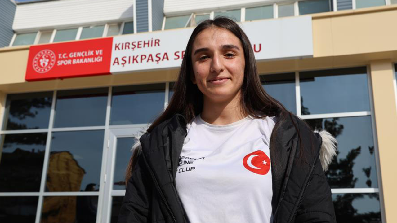 Muhay Thai sporcusu Ayten Özdemir, dünya üçüncüsü oldu