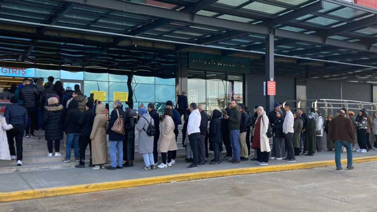 Ankara Sincan'da ucuzluk kuyruğu!