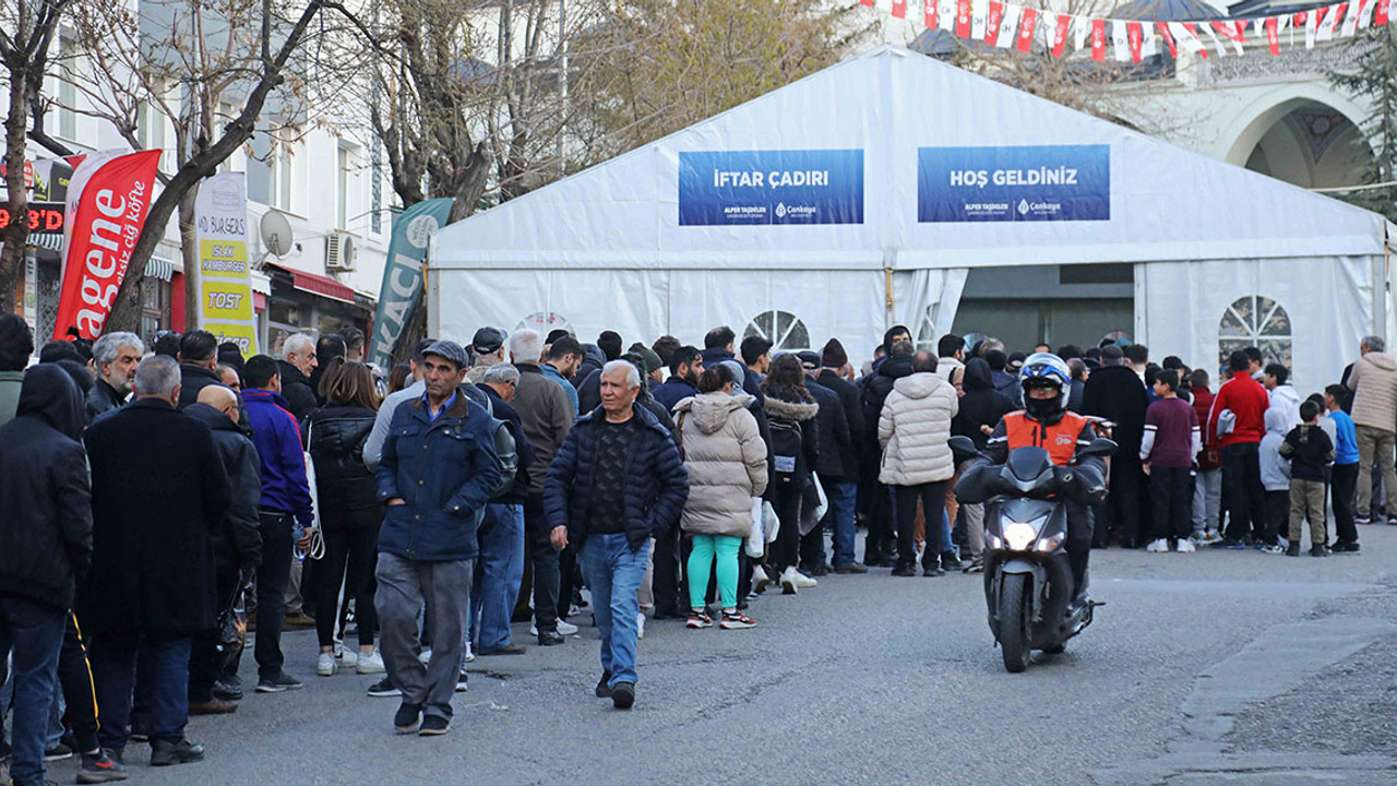 Çankaya'daki iftar çadırlarına yoğun ilgi