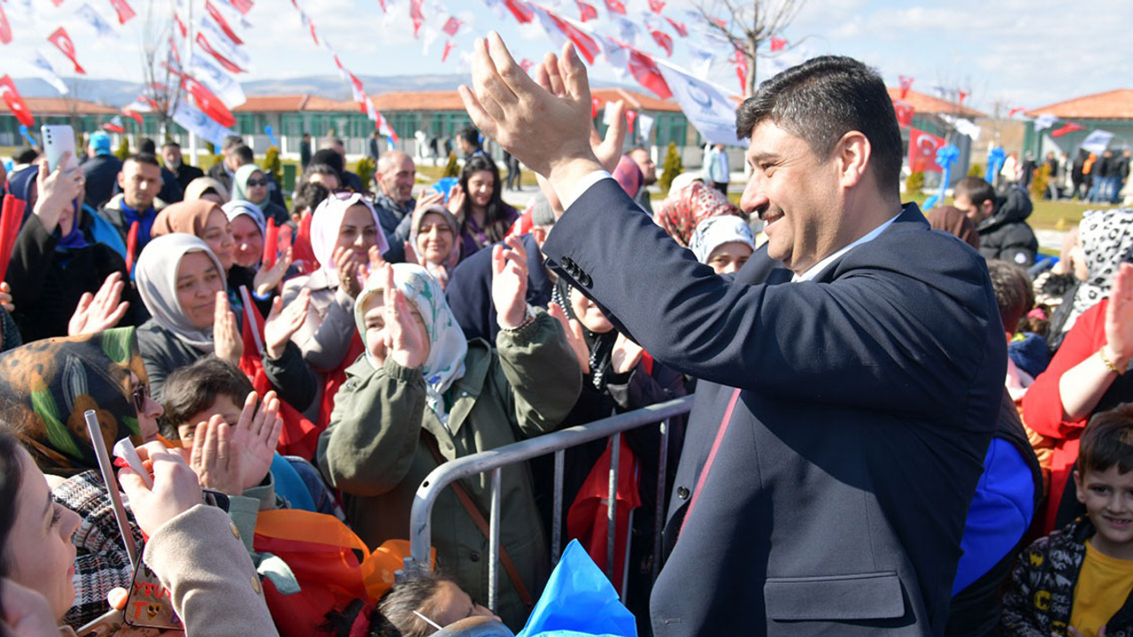 Serhat Oğuz'dan ABB'ye sert çıkış: 'Kahramankazan'da tek bir kurdele kesemediler''