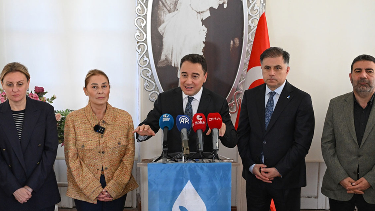 DEVA Partisi Lideri Ali Babacan İzmir’de: İzmir’de 9 kadın adayla seçimlere giriyoruz