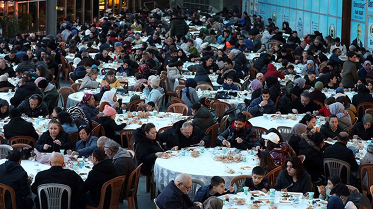 Yenimahalle'de binlerce vatandaş iftarda bir araya geldi!