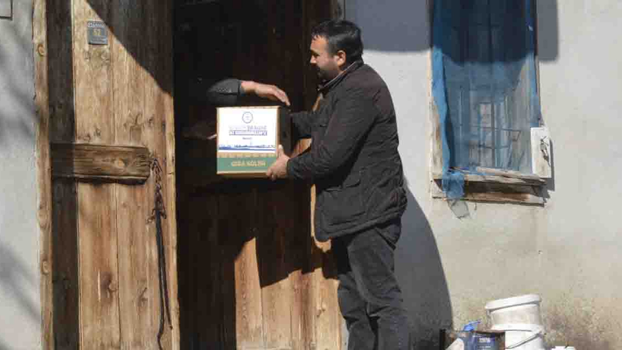 Kahramankazan Belediyesi, gıda kolileriyle gönüllere dokundu