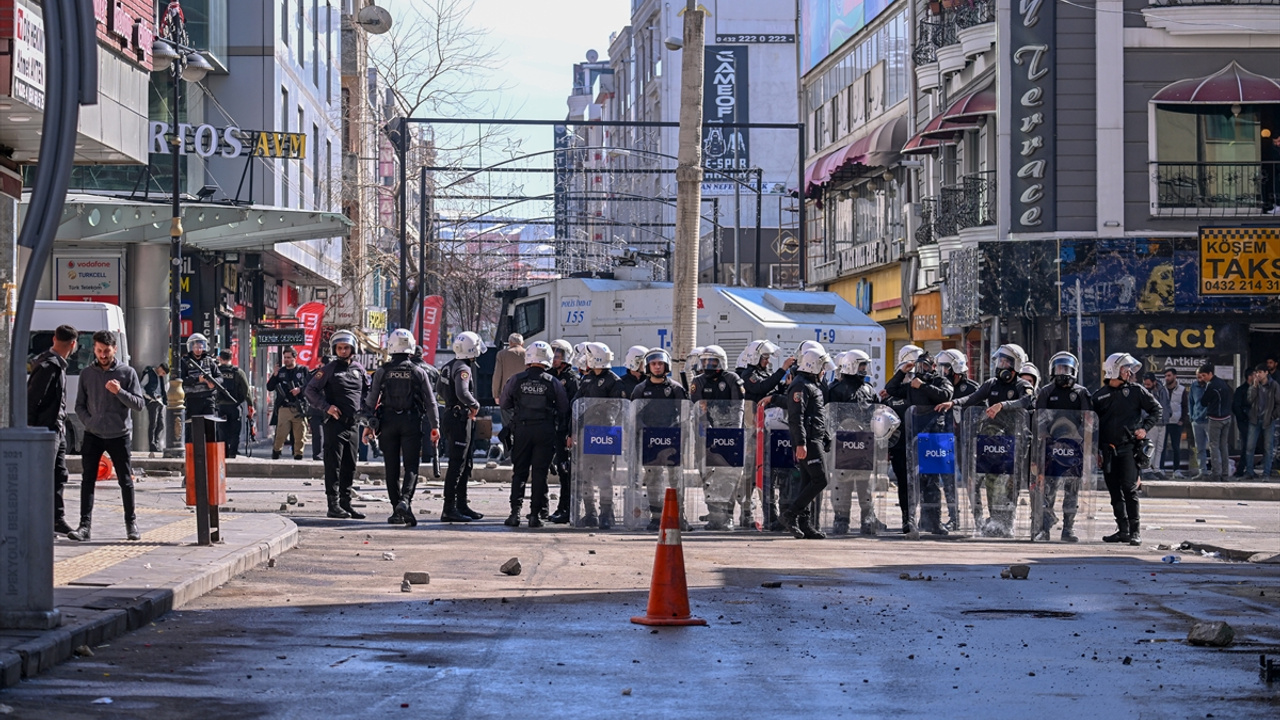 YSK kararına itiraz protestolarının ardından Van'da gösteri yasağı