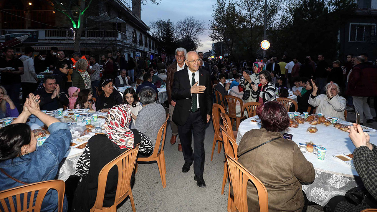 Yenimahalle'de iftar programına katılım yoğun!