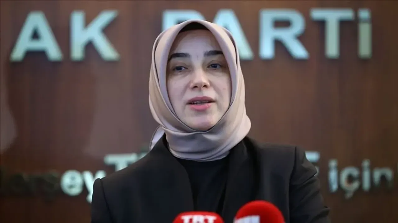 Özlem Zengin'den "görevden alındı" iddialarına yalanlama