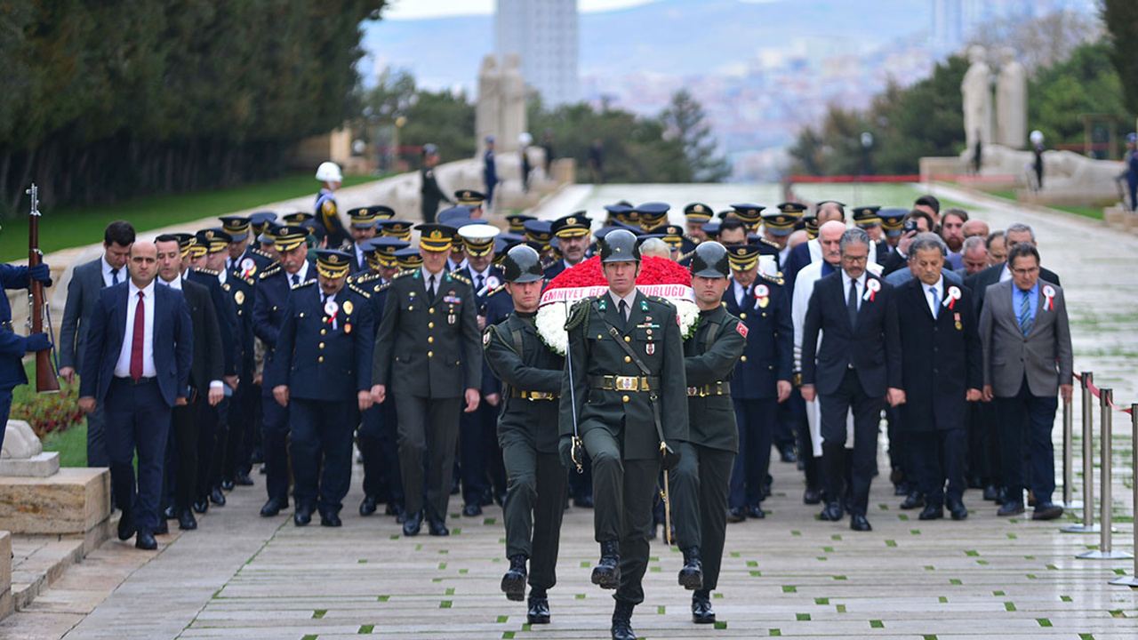 Emniyet Genel Müdürü Ayyıldız ve beraberindeki heyet Anıtkabir'i ziyaret etti