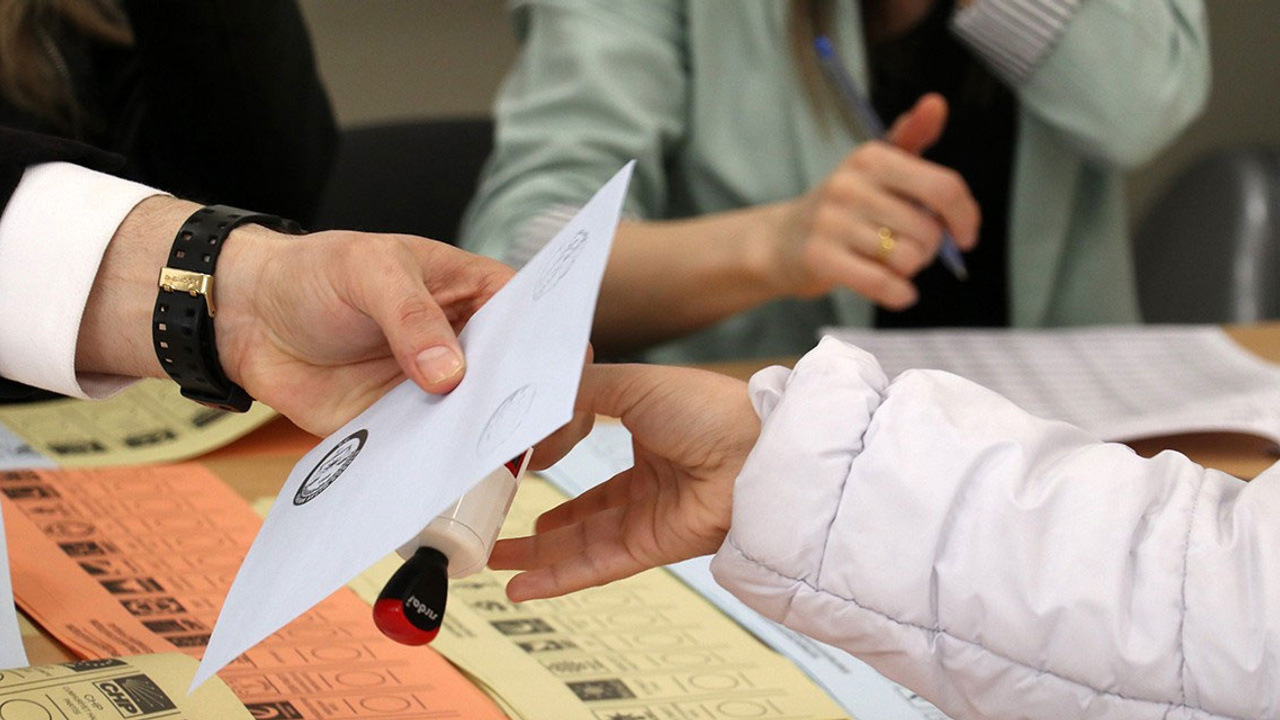 Yüksek Seçim Kurulu (YSK), 3 ilçe ve 4 beldede seçimleri yenileme kararı aldı: CHP, İYİ Parti ve DEM Parti'nin kazandığı 3 ilçe!