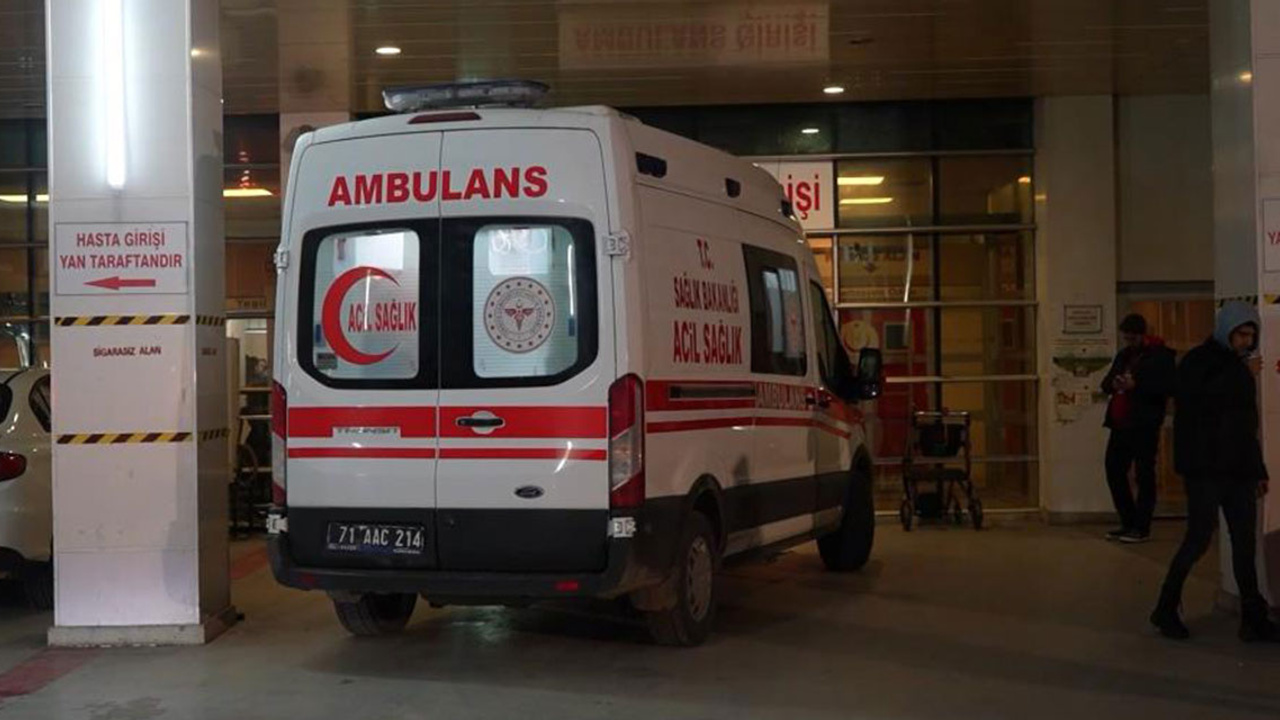 Otomobil ve kamyonet çarpıştı: 2 ölü!