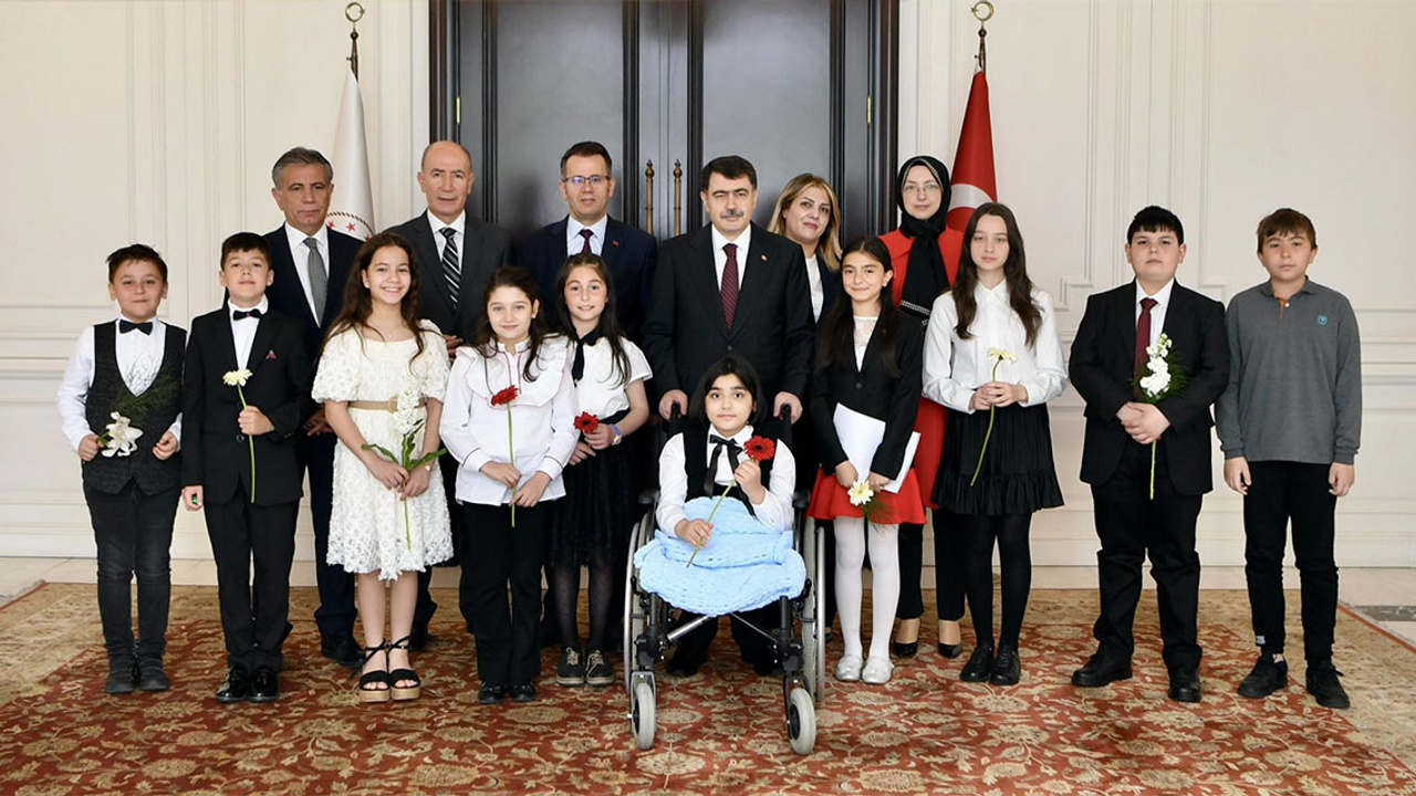 Vali Şahin koltuğunu miniklere devretti!