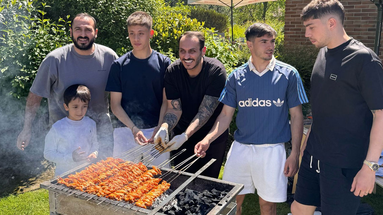 Real Madrid forması giyen Arda Güler'in takım arkadaşlarıyla mangal ve halay keyfi