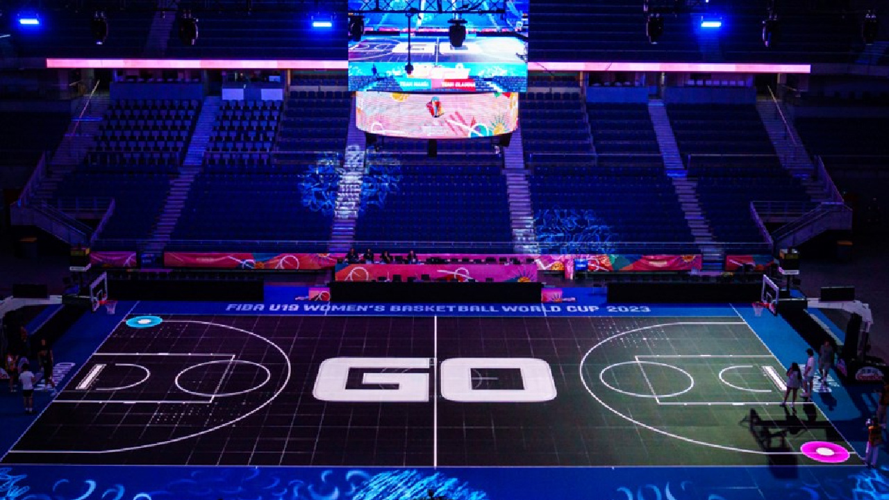 Basketbolda bir ilk: Parke değil cam zemin!