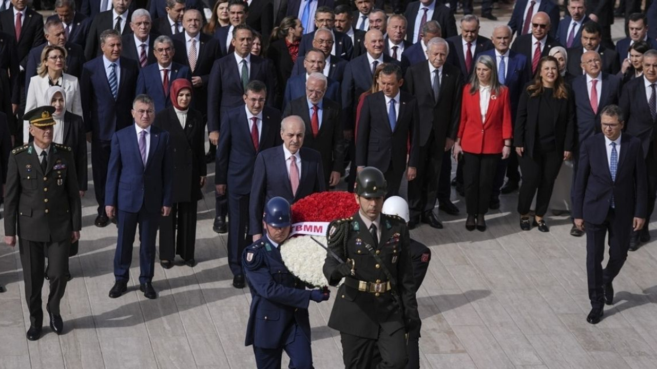 TBMM Başkanı Kurtulmuş Anıtkabir'de