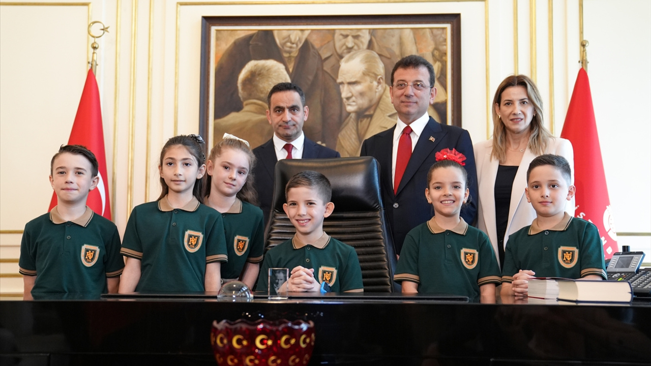 İmamoğlu koltuğu devretti