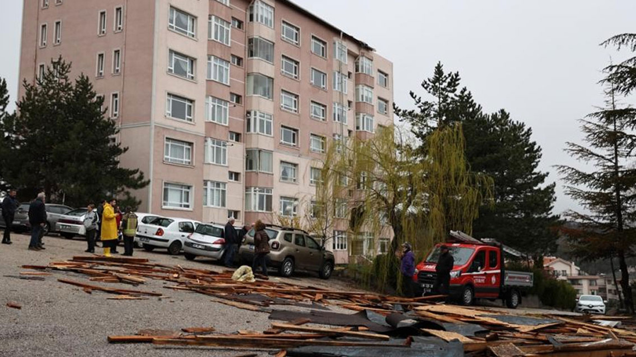 Ankara'da kuvvetli lodosa dikkat: Valilik uyardı, saatte 70 KM'ye kadar çıkabilir