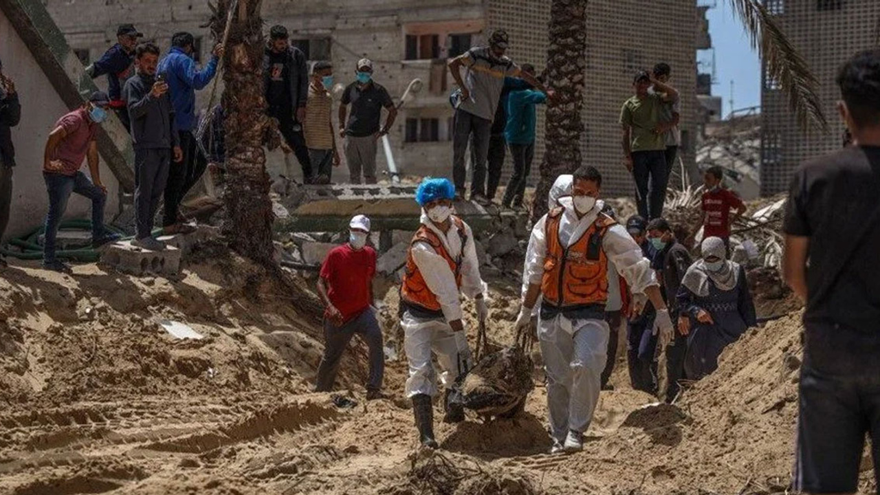 Gazze’de toplu mezardan çıkarılan cansız beden sayısı 392 oldu: ‘Diri diri gömüldüler’ iddiası