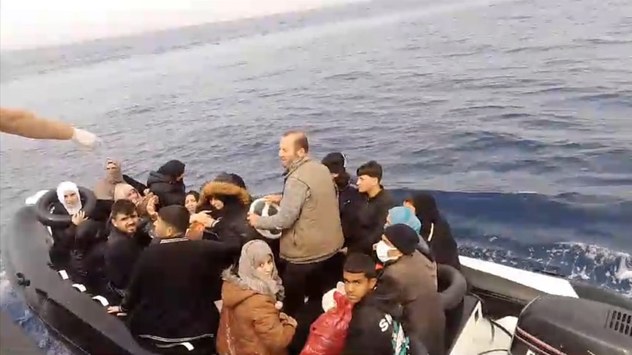 İzmir'de 86 düzensiz göçmen yakalandı