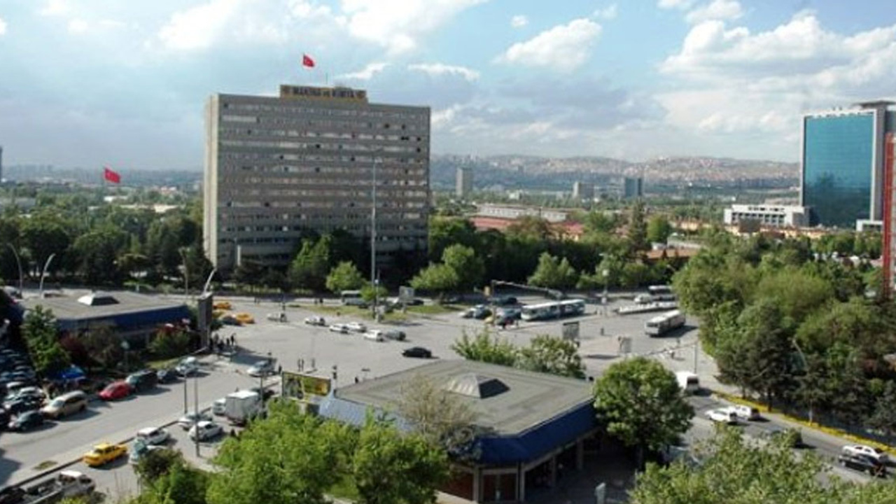 Ankara'da 1 Mayıs sebebiyle bazı yollar kapalı: Trafiğe çıkacaklar dikkat