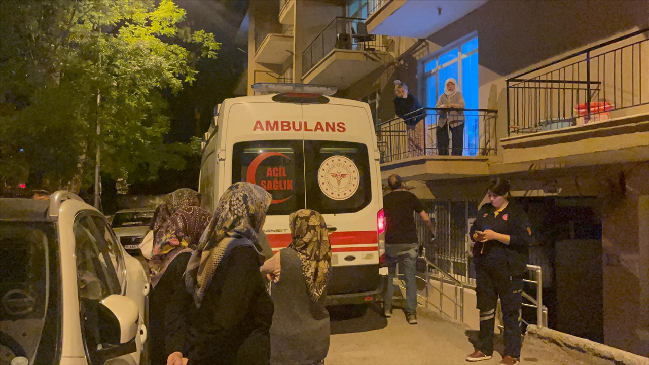 Burdur'da bir kadın evinde ölü bulundu, şizofren oğlu gözaltında