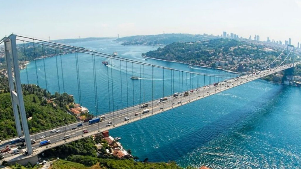 İstanbul Boğazı'nda sıcak gelişme: Gemi trafiği askıya alındı!
