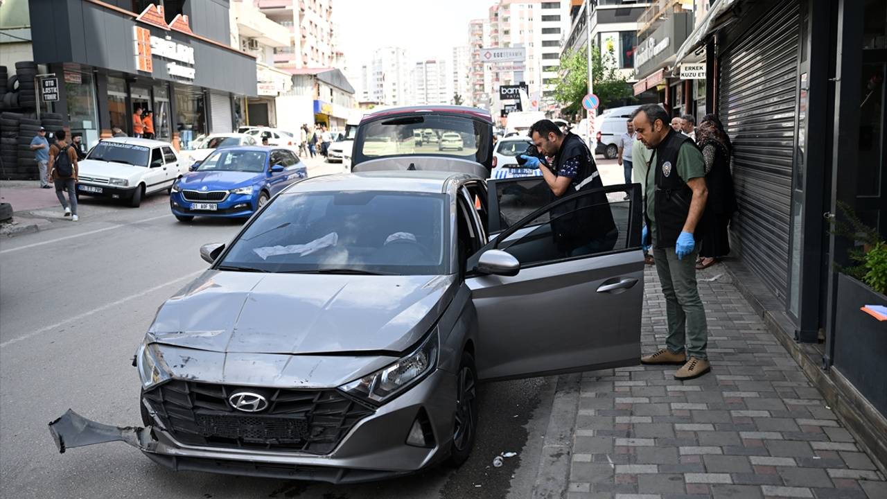 Adana'daki silahlı saldırıda yoldan geçen kadın yaralandı